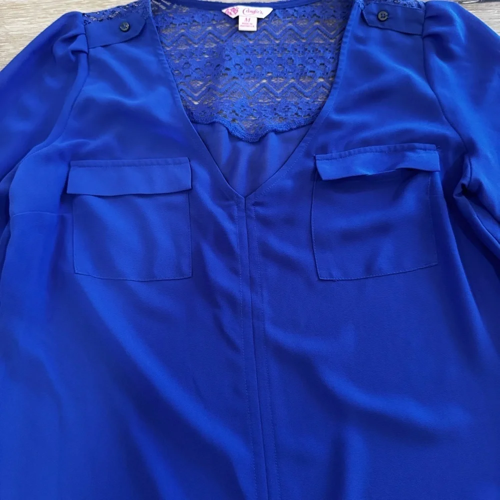 Candie's royal blue long sleeved blouse, back lace detailing, button sleeves, M. - Picture 4 of 13